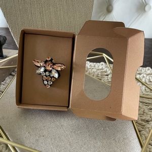 😀🔥Sixton - Bee Pin